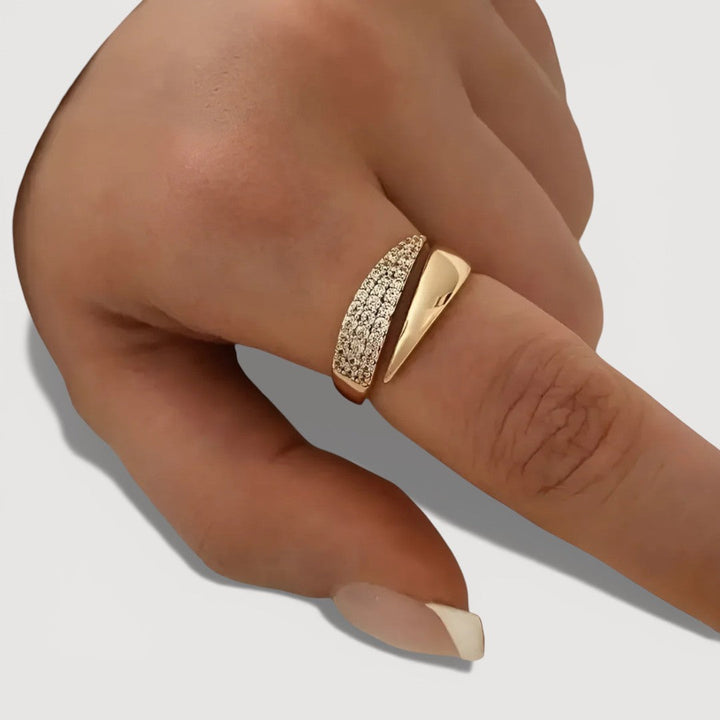 MARIE – ELEGANT PAVÉ RING