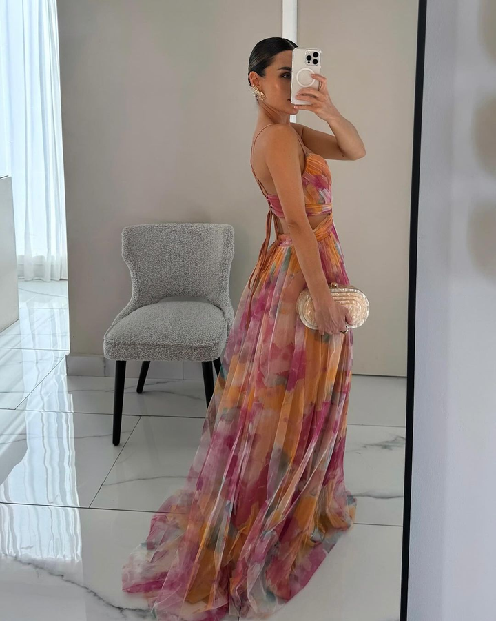 JOLINA – FLOWING FLORAL MAXI DRESS