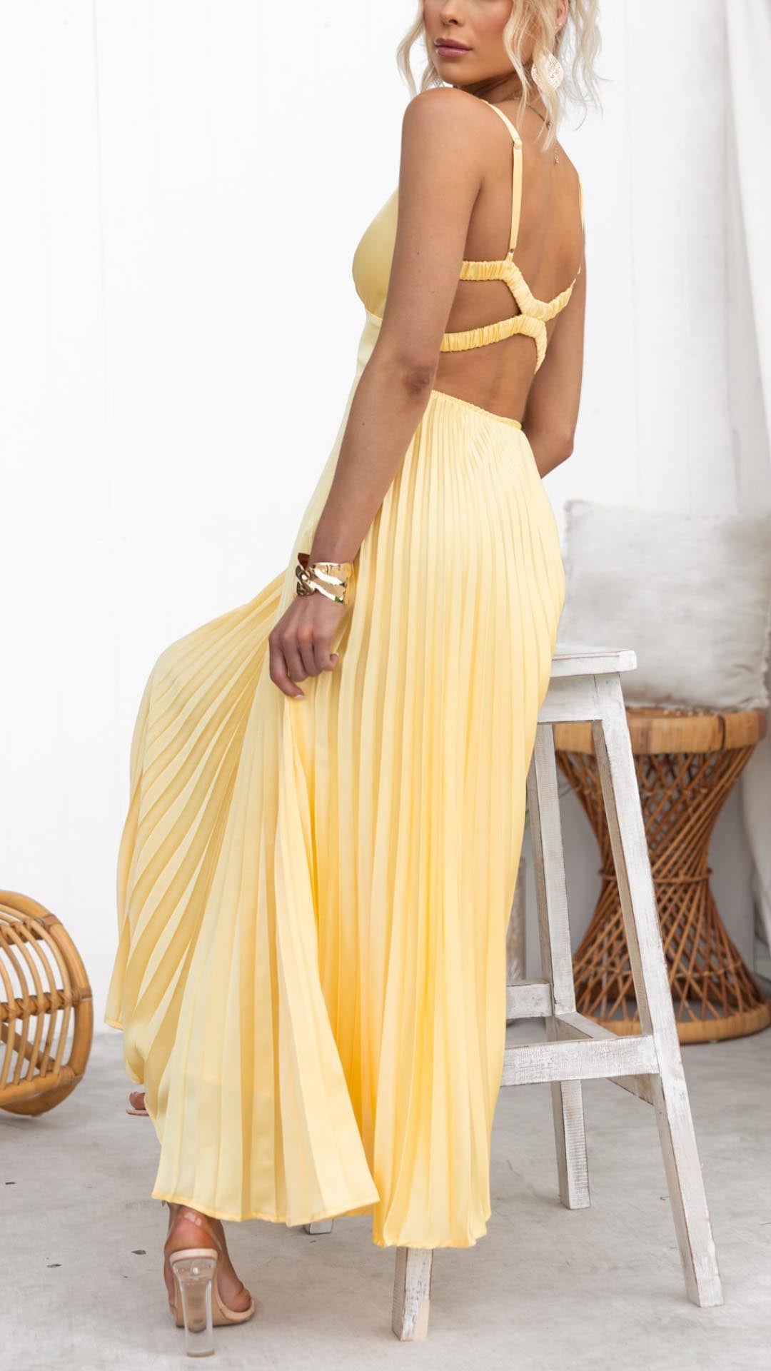 VALENTINA – ELEGANT PLEATED MAXI DRESS