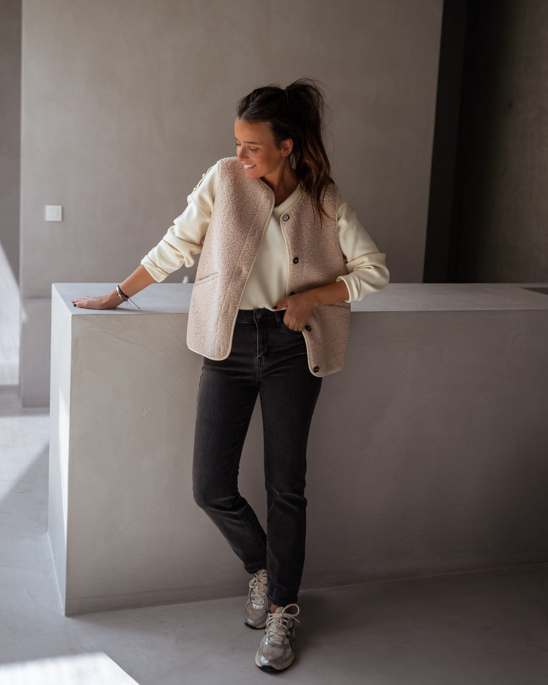 LARA – SHERPA BUTTON VEST