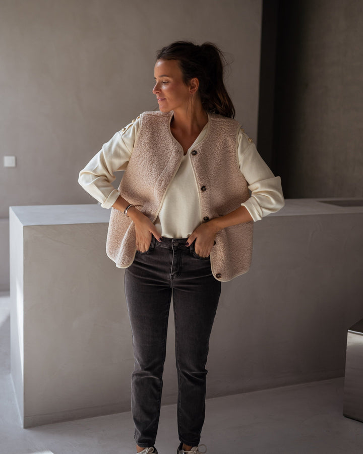 LARA – SHERPA BUTTON VEST